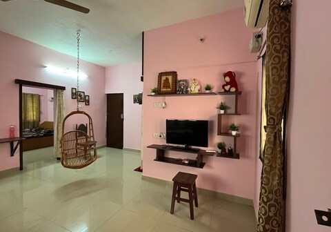 Malar service apartment