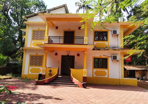 Crystal Homestay Calangute II AC Rooms with Balcony