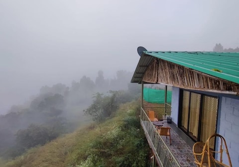 Gurusparsh Resort | Rooms & Restaurant