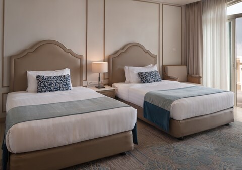 Twin Lakes Hotel near Tagaytay