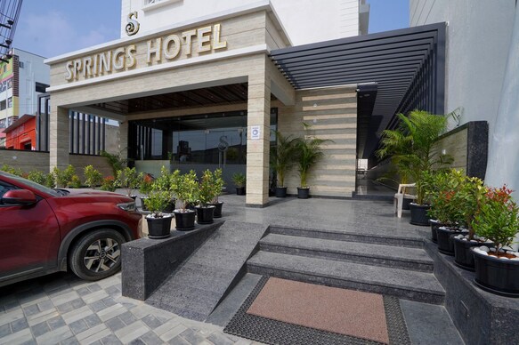 SPRINGS HOTEL