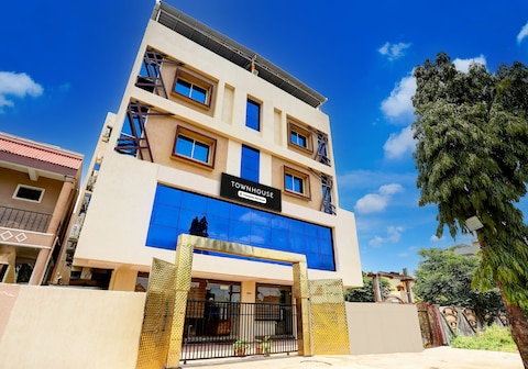 Super Townhouse Hoshangabad Road Near Aashima Mall