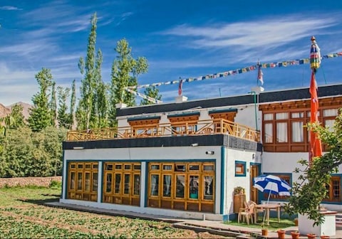 Shakspo House | Rooms & Restaurant