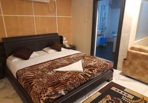 Hotel Poddar Regency