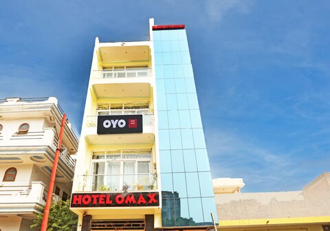 Super OYO 818850 Hotel Omex