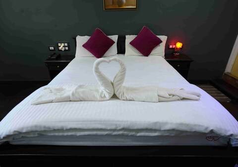 Hotel Grand Paradise Inn