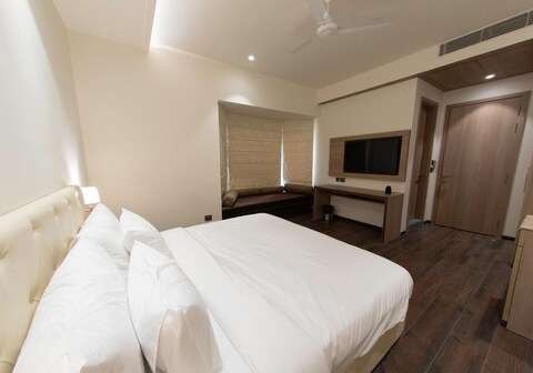 The Bungalow by Sandoz, Lajpat Nagar