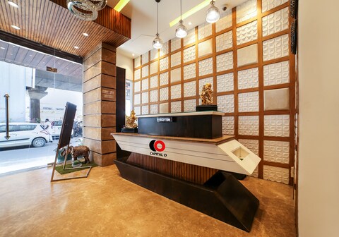 Capital O 38688 Royal Shelaton