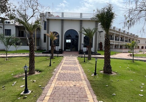 Narwar Lakefront Resort