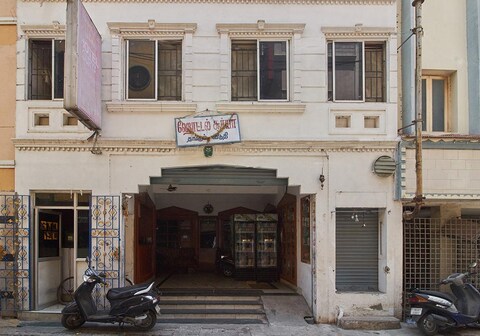 Hotel Surya (Walkable distance from Central Railway Station)