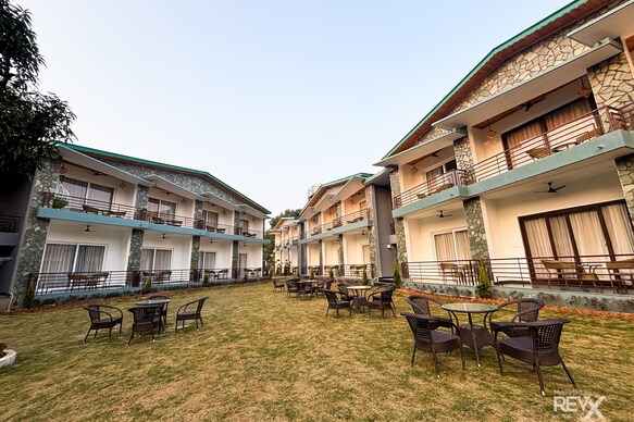 Wonderwood Corbett Resort (1min walk to River with Deep Jungle Trail)