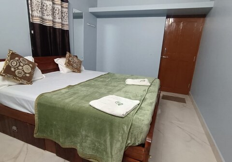 Coconut Tree Guest House and Restaurant (Hampi)