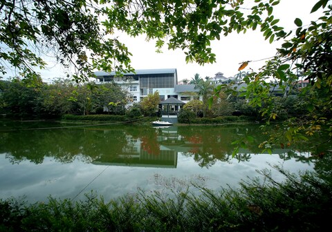 EMERALD HILLS CLUB Resort