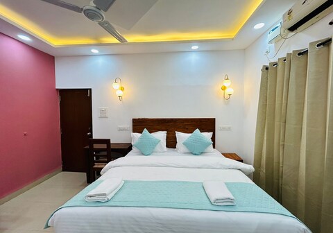 white Villa 3 Bhk in Sangolda Goa