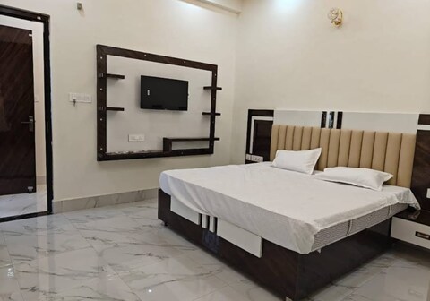 Hotel Dev Shree Dham