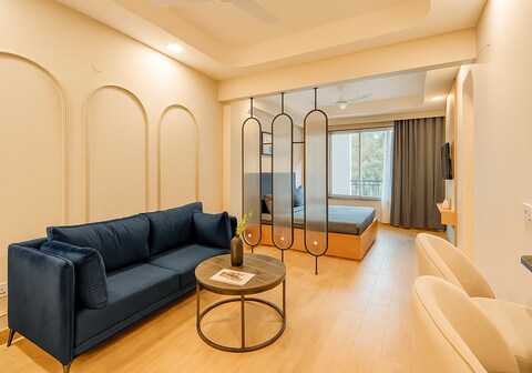 Housr Sector 42 Near Two Horizon Centre