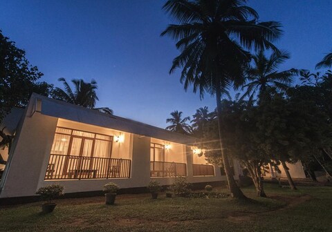Palm Beach Inn & Sea Shells Cabanas