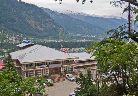 Hotel Ishaan (2 Min drive From Mall Road)