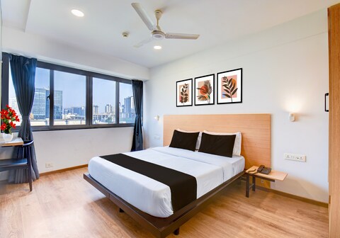 Super Townhouse Balewadi High Street