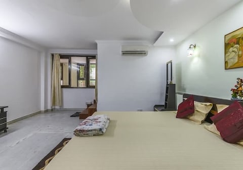 Comfortable Safe Executive Homestay in GK Room 3