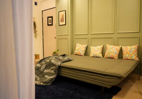 Bonjour Bandra: Cozy & Chic Retreat Off Carter Rd