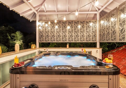 Jacuzzi Villa in Assagao by AquaVistaResidency