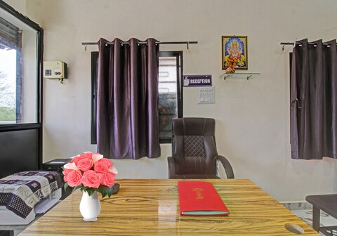 Hotel O J D Guest House