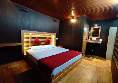 Lo Adoro Tree House Tourist Homestays