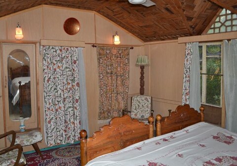 Houseboat Palace Heights