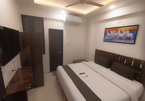 kiwi inn hotel, Vijay Nagar, Scheme No. 78