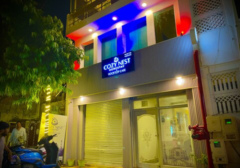 COZY NEST Homestay & Rooftop Cafe