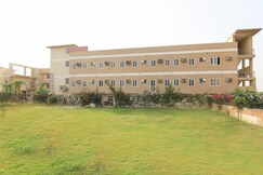 OYO 13418 Maple Delite, Lucknow OYO 13418 Maple Delite, Lucknow