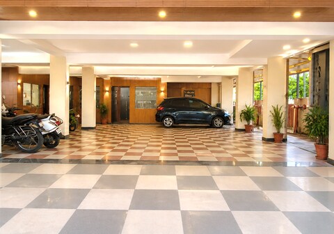 Elegance inn