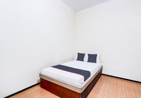 Hotel O Ump Near Rs Margono