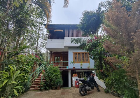 The Kenstar Homestay | Rooms & Kitchen