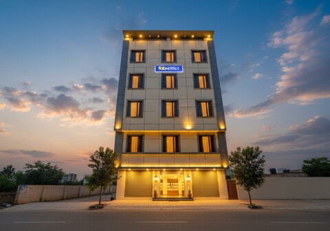 FabHotel CG International - 500 Metre from New Delhi Railway Station