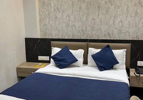 FabHotel Cosmos Green