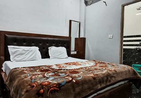 Bam Bam Palace | Near Kashi Vishwanath