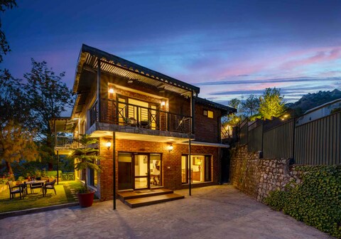 UNCLE BOBS by V are Family