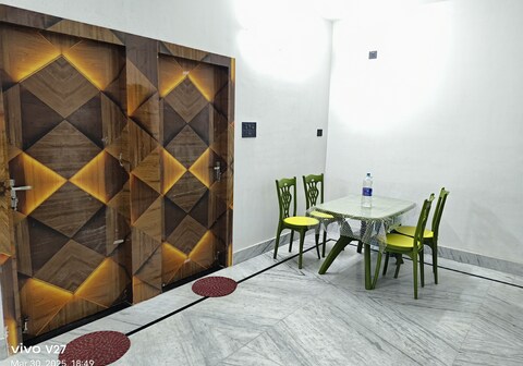 Aarvi's Homestay Entire Apartment AC Room wifi