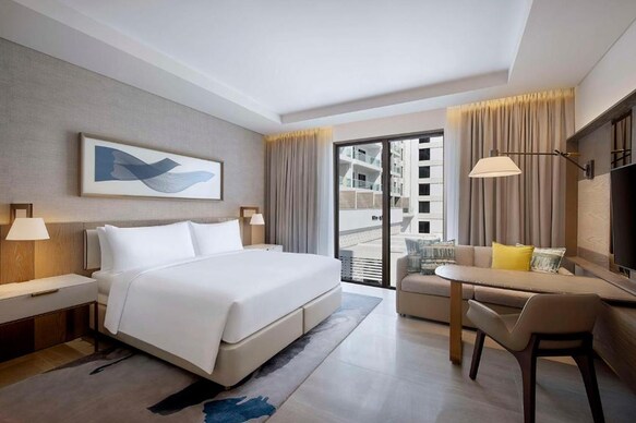 Hilton Abu Dhabi Yas Island - Free Theme Park Tickets
