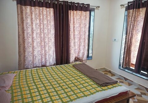 Hotel Gulab Loading and Family Restaurant