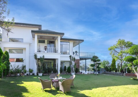 StayVista at Haze @ Aykon Estate w/ Outdoor Pool