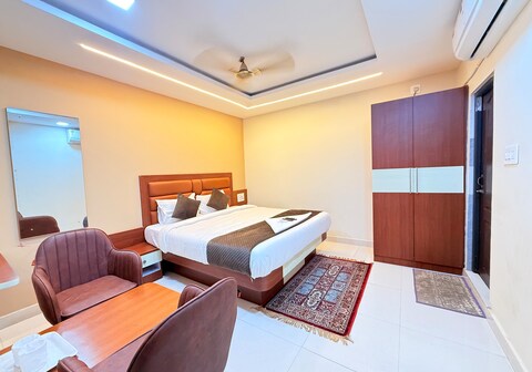 Hotel Suravi