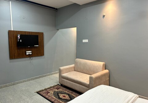 Shree Tulja Bhavani Restauarant & Lodge