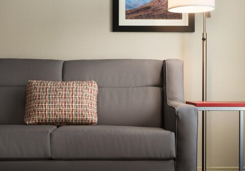 Hampton Inn & Suites - Glendale/Westgate