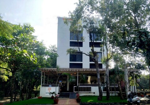 Hotel Kalpataru Oasis