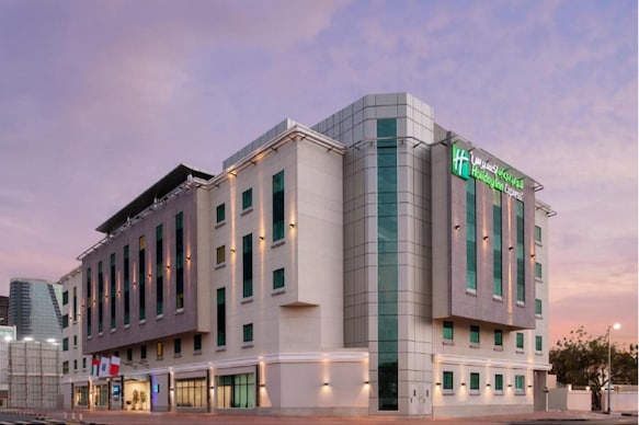 HOLIDAY INN EXPRESS - SAFA PARK