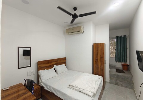 Hotel O Om Yatri Own Lodging