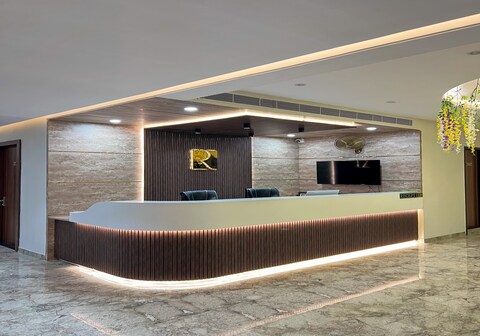 HOTEL RATAN ELITE